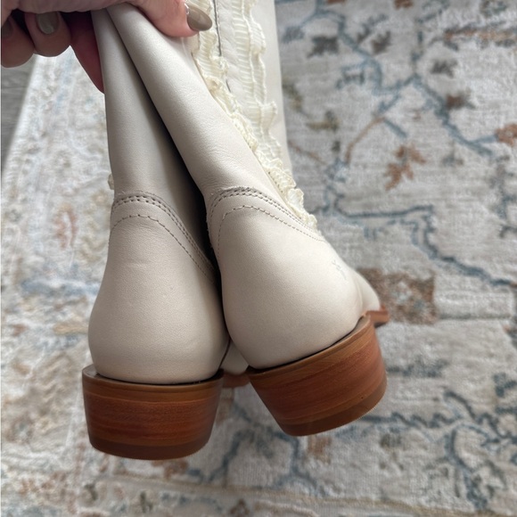 FRYE Billy Ruffle Boots in Almond 7.5 - Picture 11 of 12